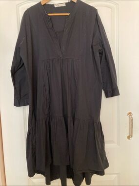 Zara Black V‑Neck Tiered Midi Dress with 3/4 Sleeves